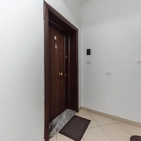 - Digital Nomad *